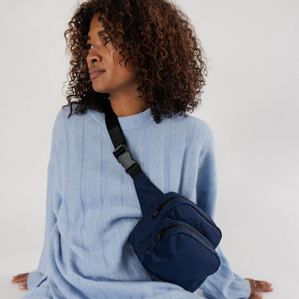 Model with Baggu Fanny Pack in Navy
