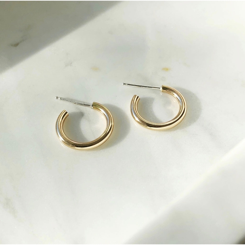 Minimal Dainty Gold Hoop Earrings