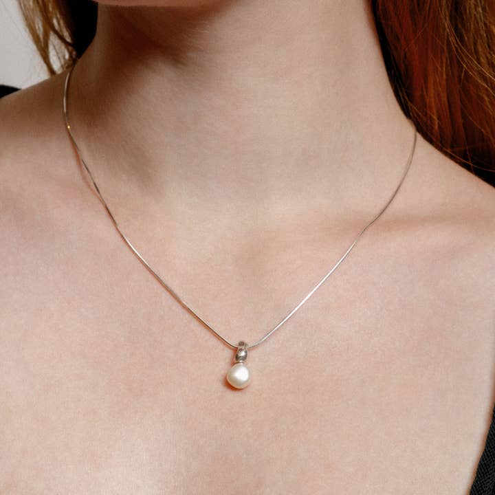 Sterling Silver Emmy Necklace With Pearl