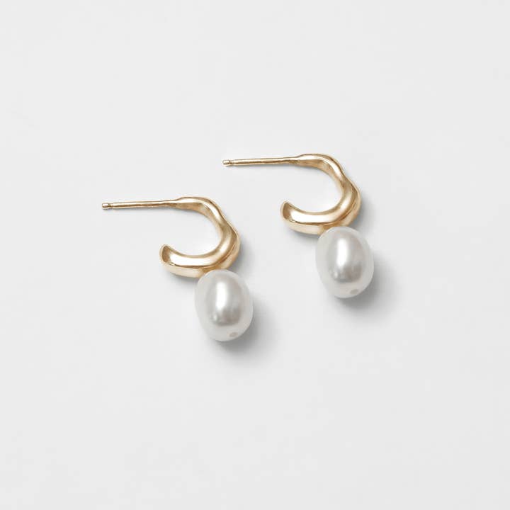 Wolf Circus Emmy Pearl Earrings in Gold