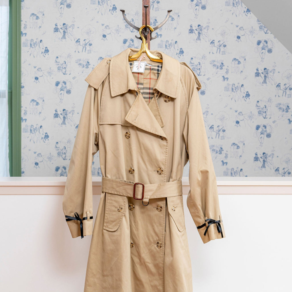 Classic Vintage Trench Coat with Plaid Lining