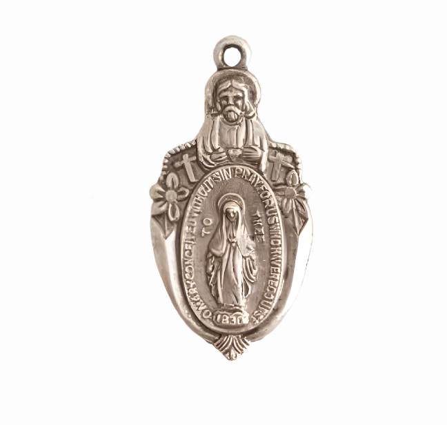 Herald Medallion in Antiqued Silver Plated Pewter