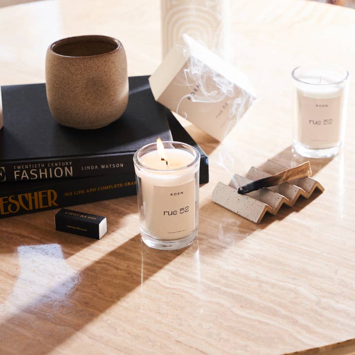 Amber Scented Roen Candle in Rue 52